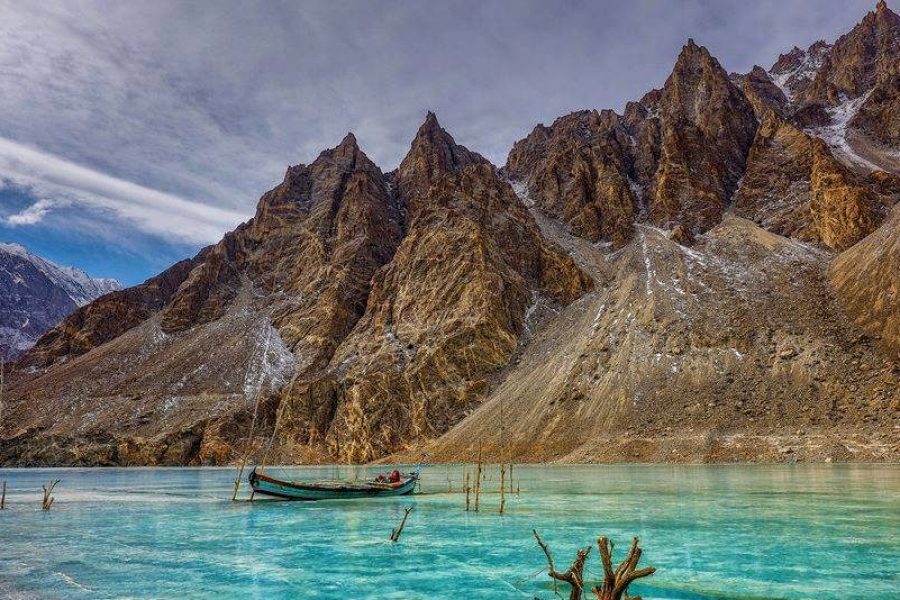 frozan-attabad-lake-e1708606910480-900x600